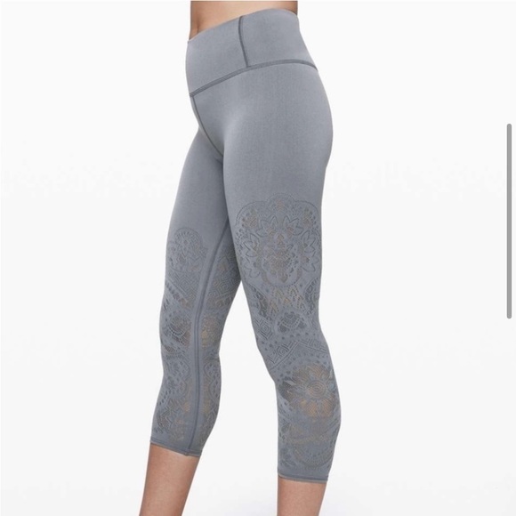 LULULEMON| REVEAL CROP ZEN EXPRESSION - Picture 4 of 6